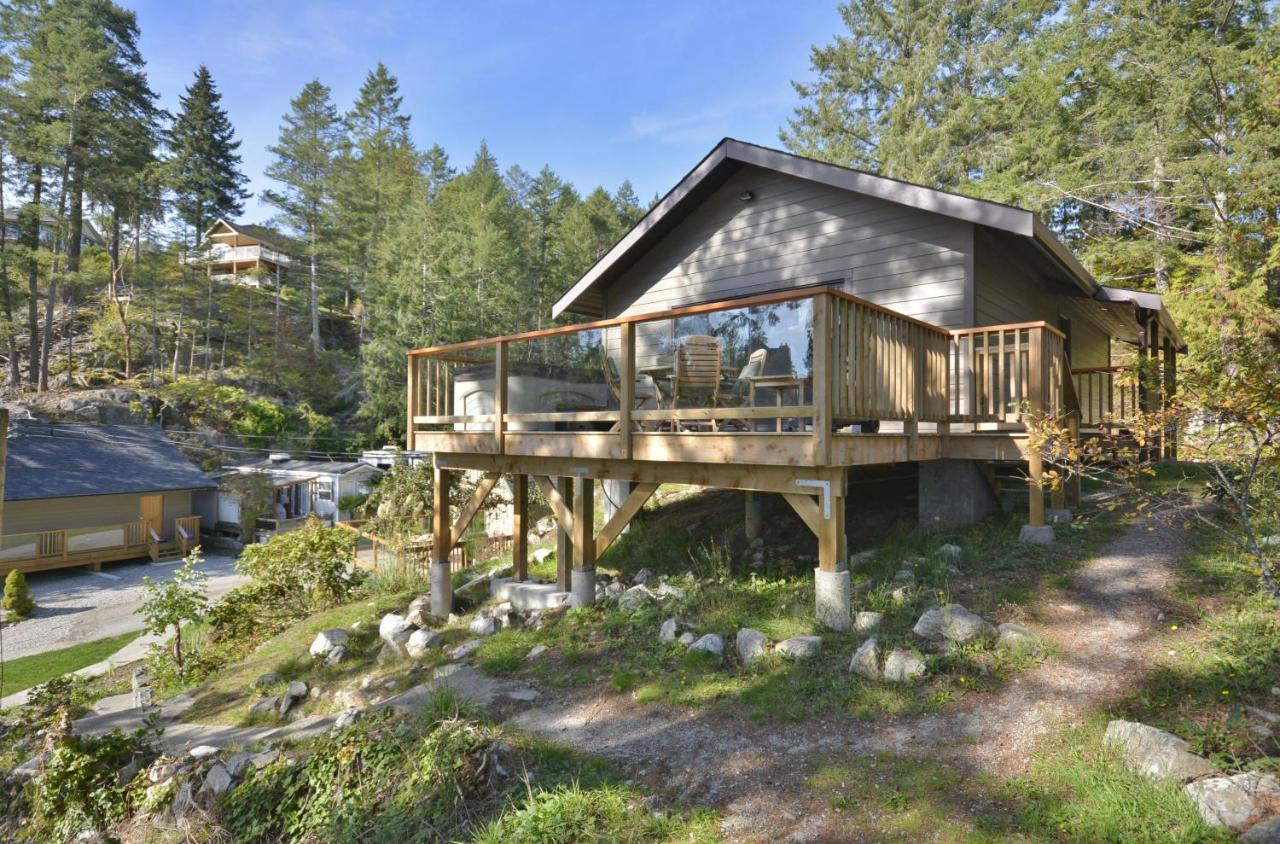 Pender Harbour & Marina Hotel